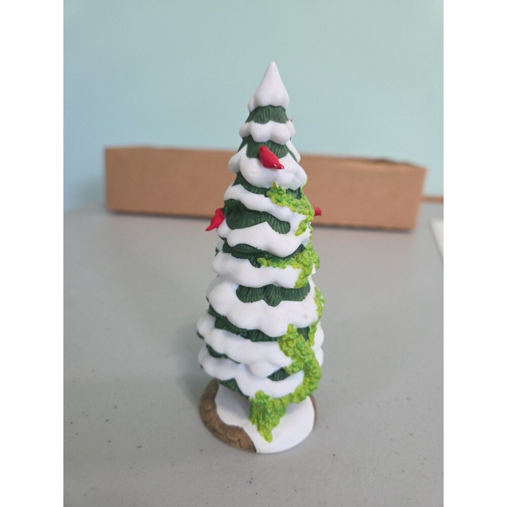 Department 56 Heritage Village The Holly And The Ivy 1997 Event Piece #56100